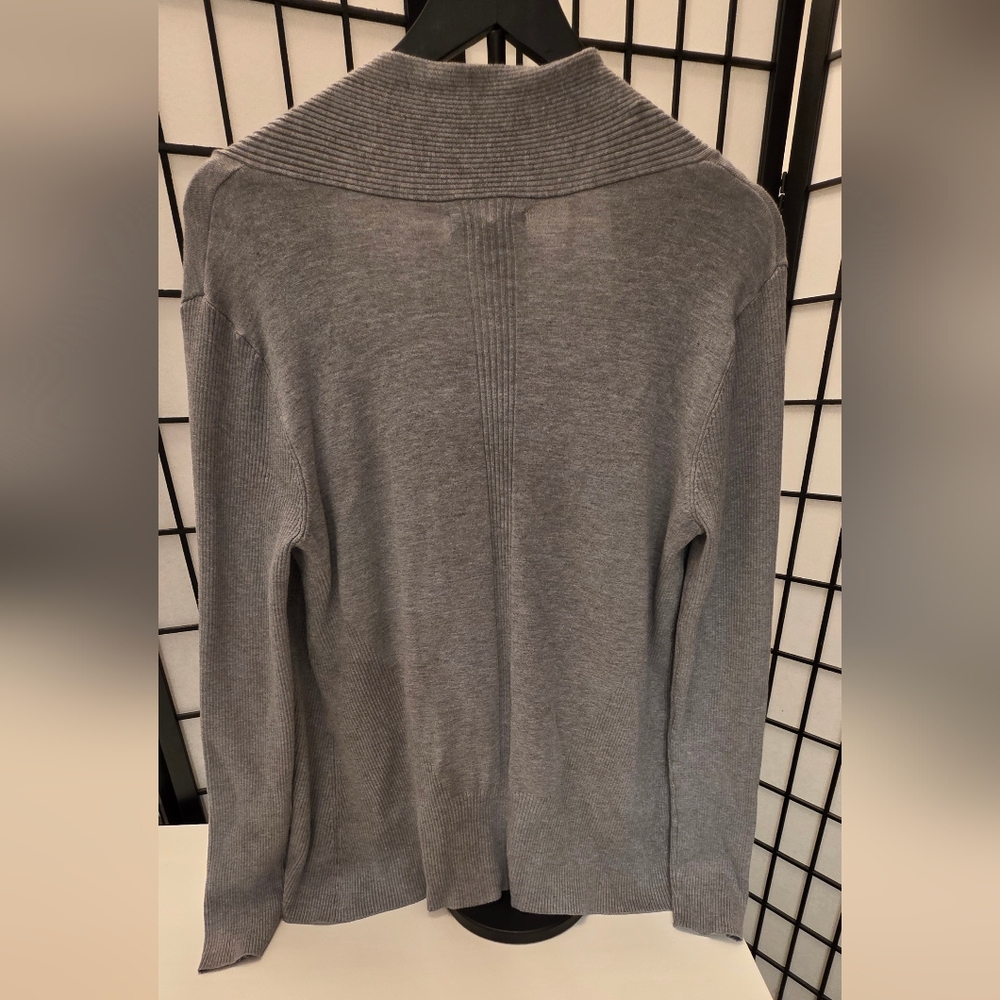 NWT Dana Buchman Women's Heather Gray Cardigan ~ Size Medium - Picture 2 of 6